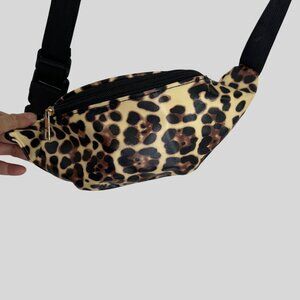 Leopard Print Adjustable Waist Fanny Pack With Zipper Closure & Black Strap